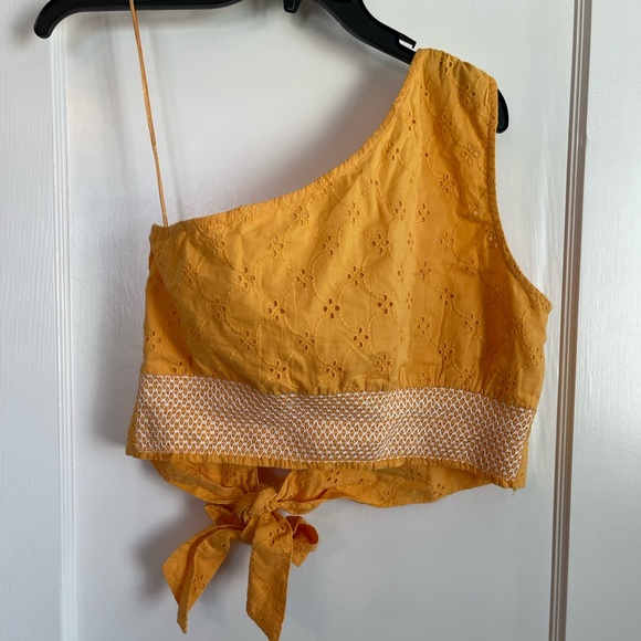 One shoulder crop - Picture 2 of 3